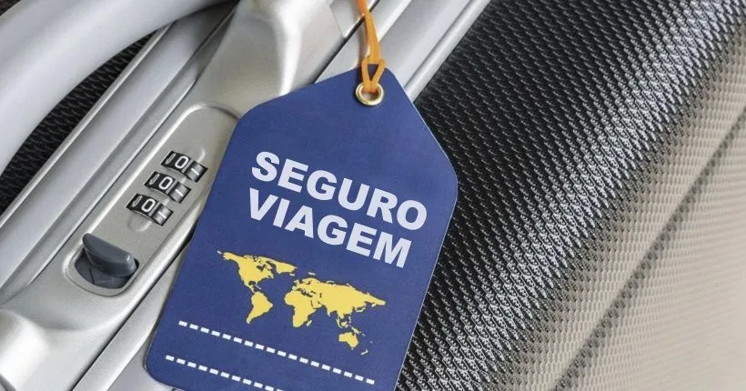 Etiqueta de seguro viagem na mala