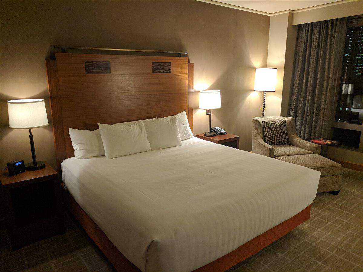 Quarto de hotel com cama de casal